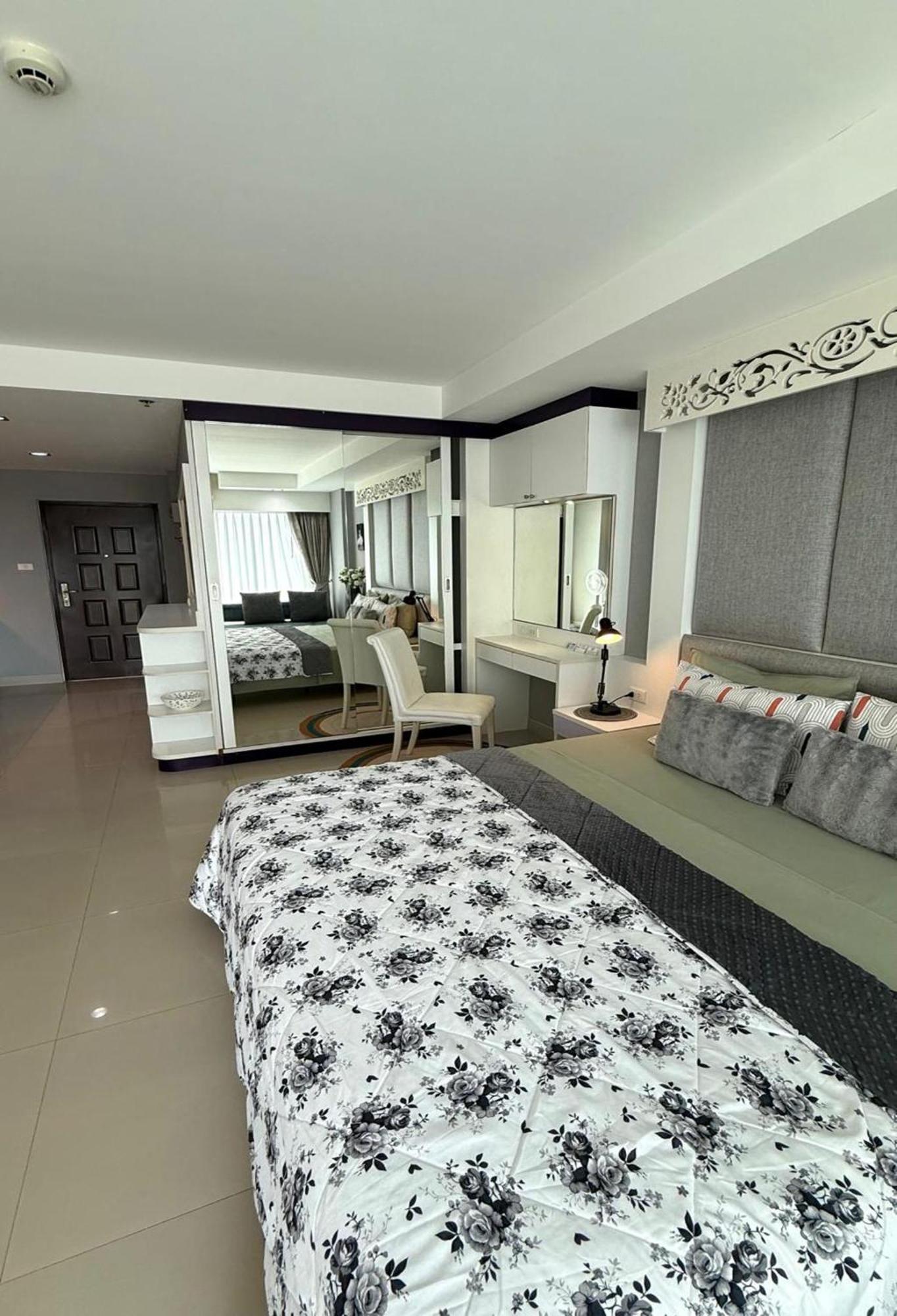 View Talay Condominium By Vlad Property Паттая Номер фото